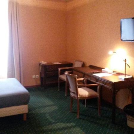 Hotel De La Cloche Ντολ Εξωτερικό φωτογραφία