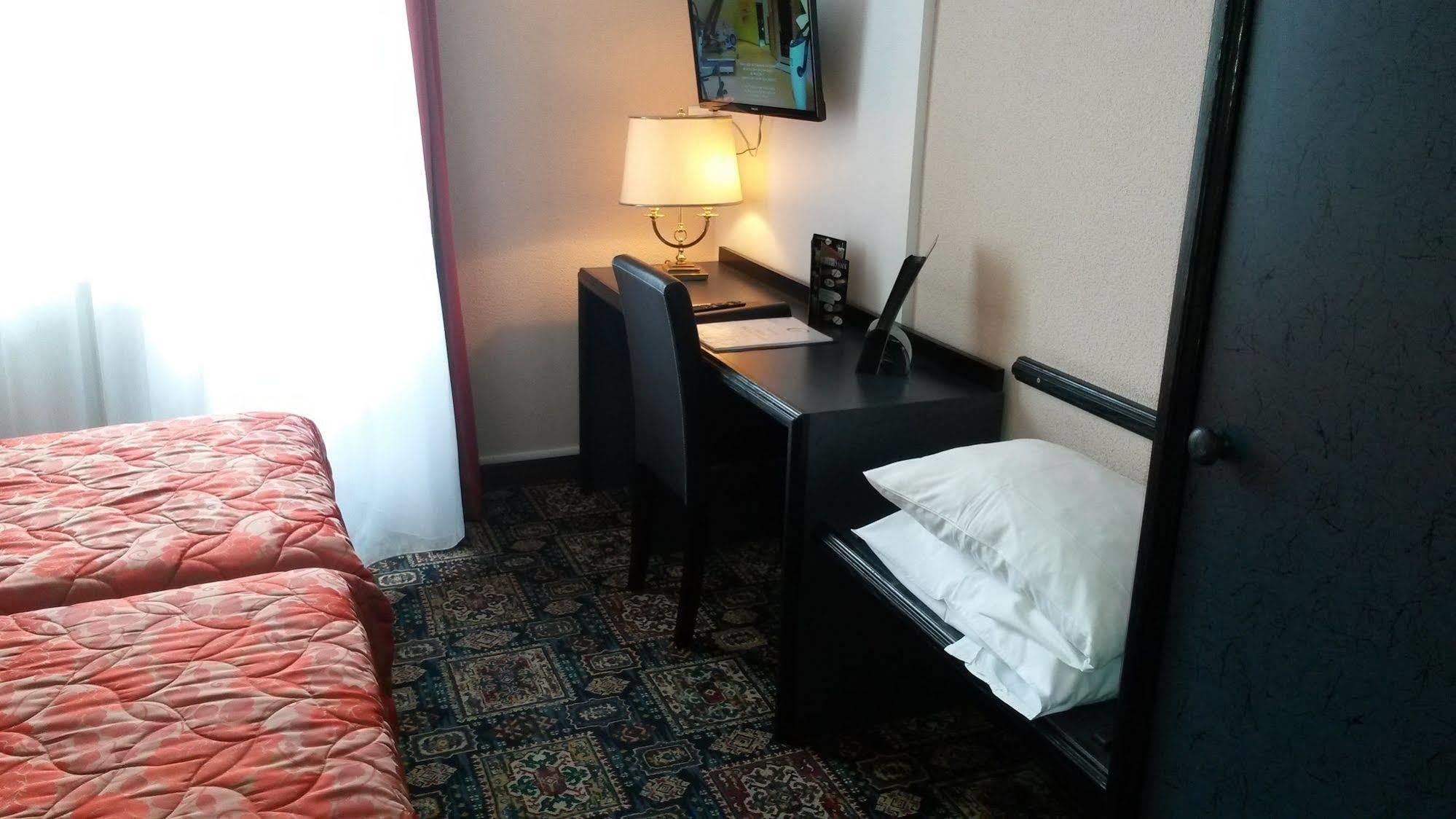 Hotel De La Cloche Ντολ Εξωτερικό φωτογραφία
