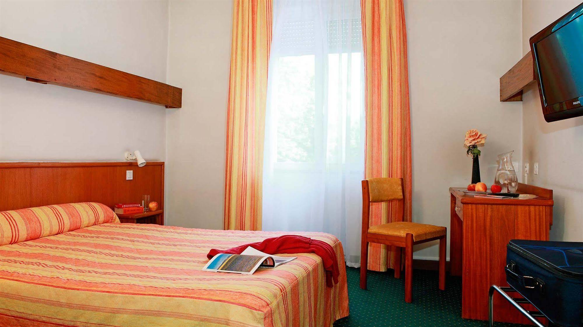 Hotel De La Cloche Ντολ Εξωτερικό φωτογραφία