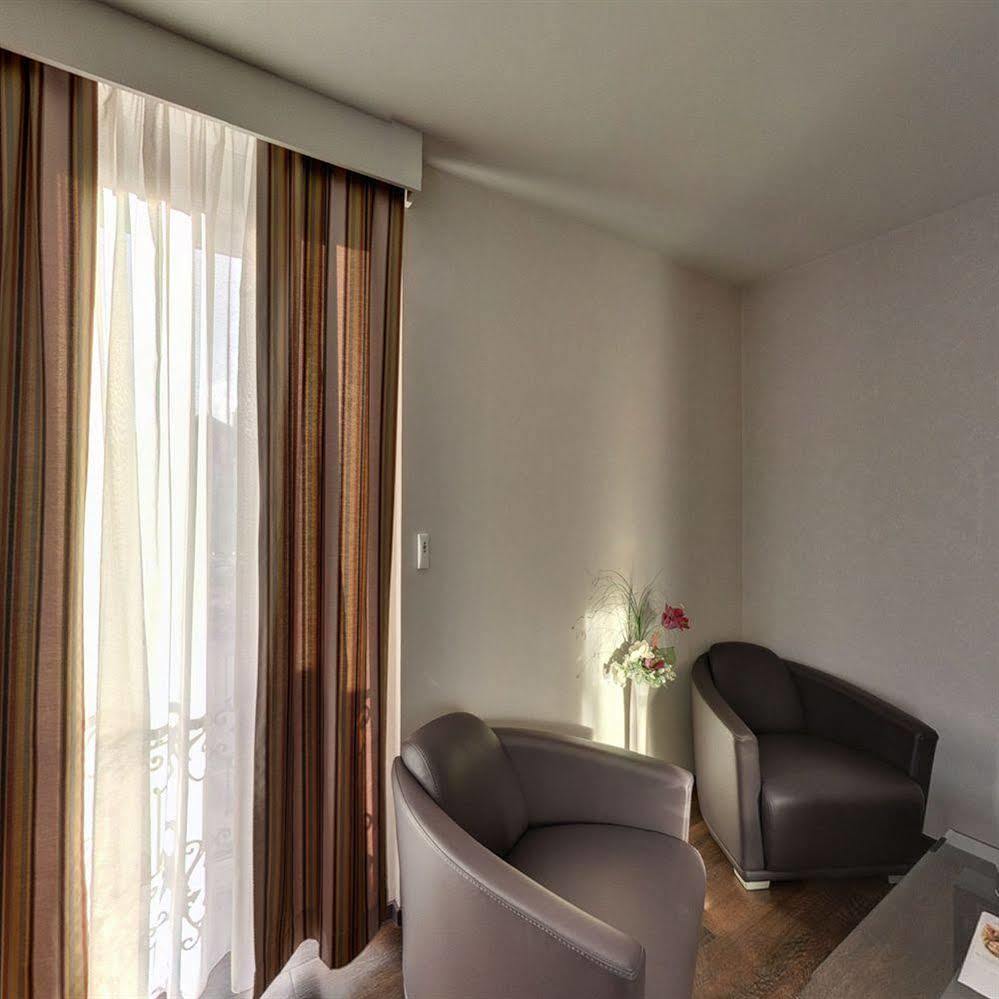 Hotel De La Cloche Ντολ Εξωτερικό φωτογραφία