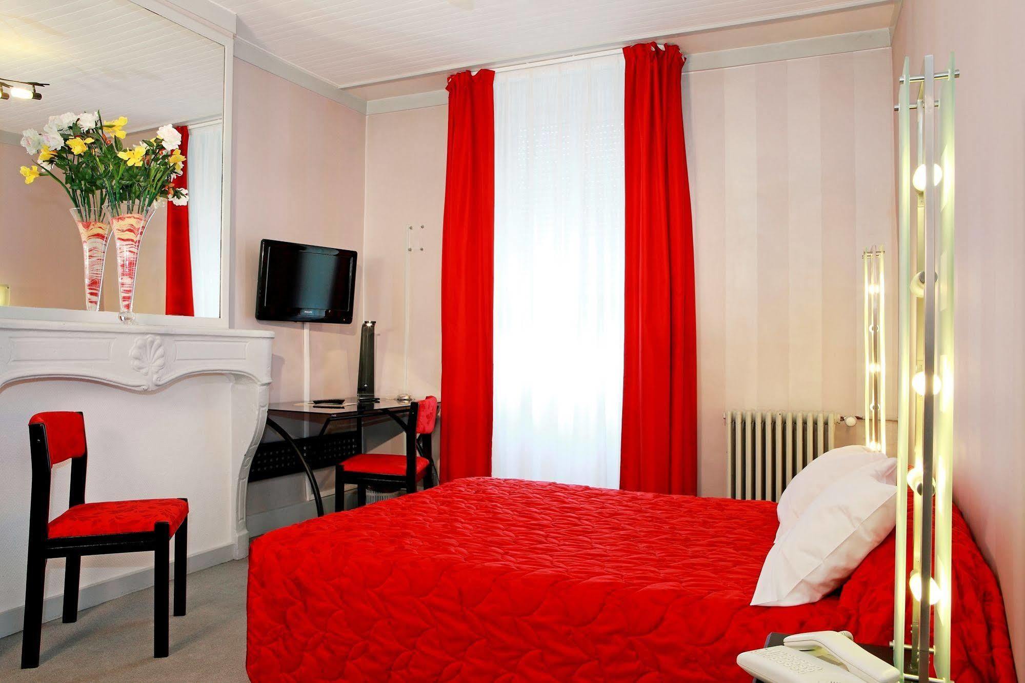 Hotel De La Cloche Ντολ Εξωτερικό φωτογραφία