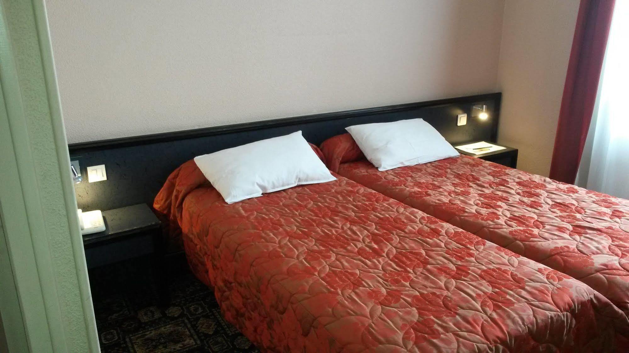 Hotel De La Cloche Ντολ Εξωτερικό φωτογραφία