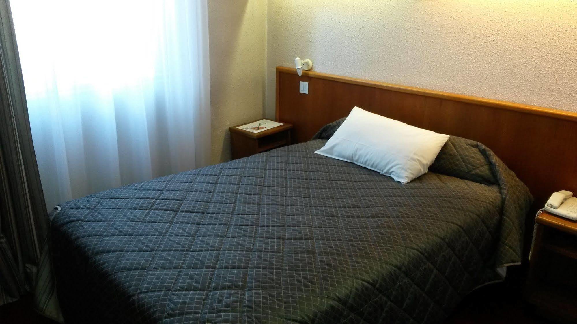 Hotel De La Cloche Ντολ Εξωτερικό φωτογραφία
